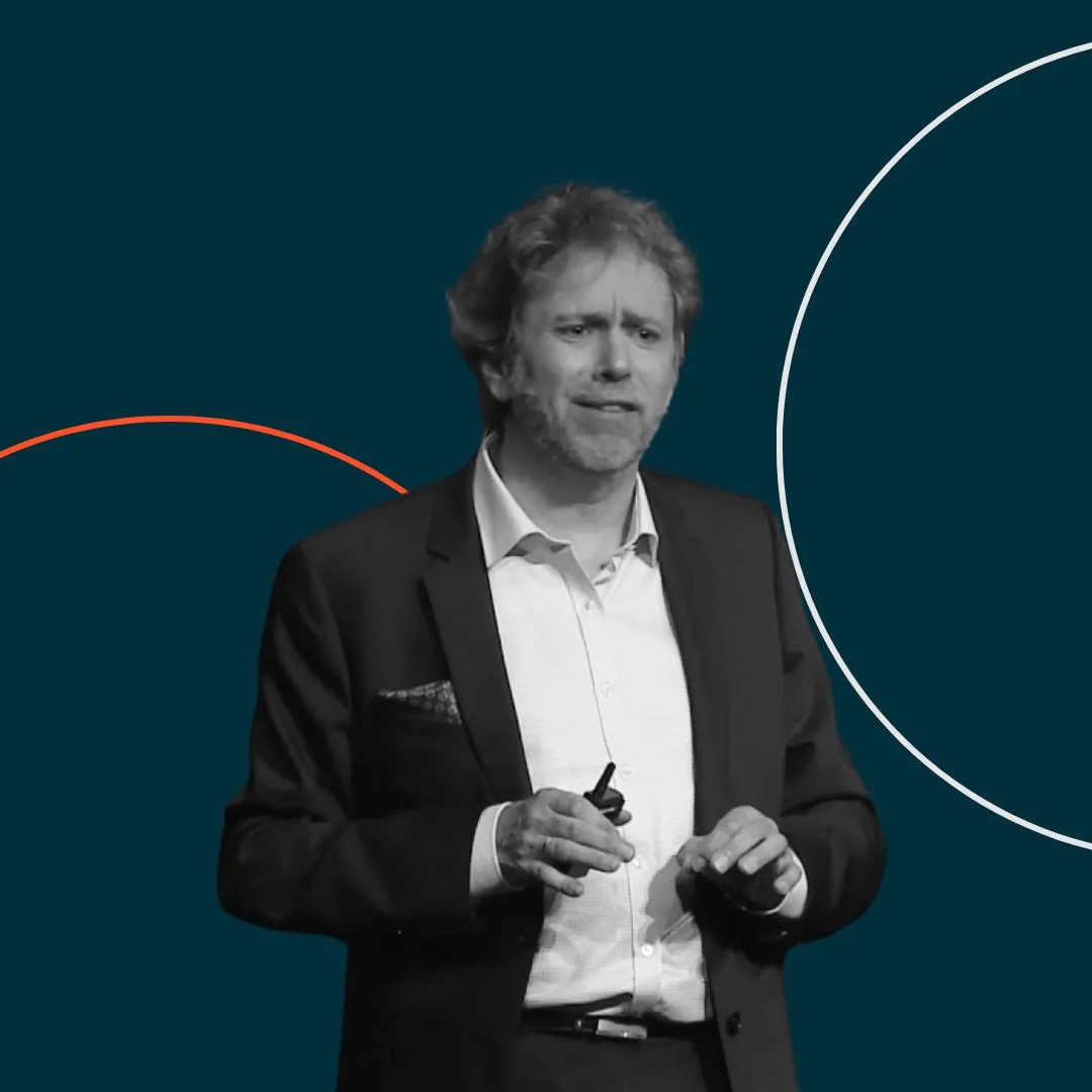 Jean-François Hadida est un conteur de culture, un traducteur de sens, un conférencier à part. Formé en histoire, en sciences politiques et en communication, il consacre sa vie à révéler les passerelles inattendues entre l’art, la musique, le cinéma et les grandes mutations du monde contemporain. Derrière chaque tableau, chaque mélodie, il décode les récits enfouis, les symboles puissants, les leçons oubliées. Depuis plus de vingt ans, ce conférencier singulier collabore avec les plus grandes entreprises françaises et internationales pour ouvrir de nouveaux horizons à leurs collaborateurs. Son credo : replacer la culture au cœur de l’innovation, de la cohésion et du leadership professionnel. Il conçoit et anime des conférences immersives qui transforment l’art en levier stratégique, stimulant à la fois l’intelligence collective, la créativité et l’engagement. Auteur, scénariste et chroniqueur passionné, Jean-François Hadida a également développé une expertise unique dans l’analyse culturelle appliquée aux enjeux d’entreprise. Il intervient auprès de directions générales, de comités de direction et de managers en quête de hauteur de vue et d’inspiration. Ses interventions, toujours sur mesure, marient rigueur intellectuelle et émotion narrative, dans un langage accessible à tous. Ce conférencier atypique ne se contente pas d’informer : il connecte, élève et fédère. Il fait partie des meilleurs conférenciers capables de rendre les grandes œuvres – classiques ou contemporaines – intensément actuelles. Pour vos équipes, ses conférences sont une parenthèse vibrante, une respiration salutaire, un miroir inattendu du monde du travail.